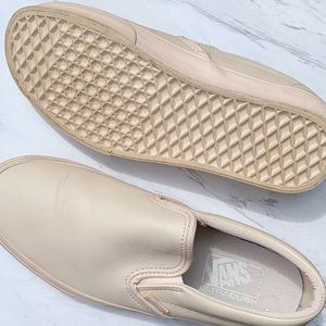 WOMENS SIZE 9 LEATHER VANS